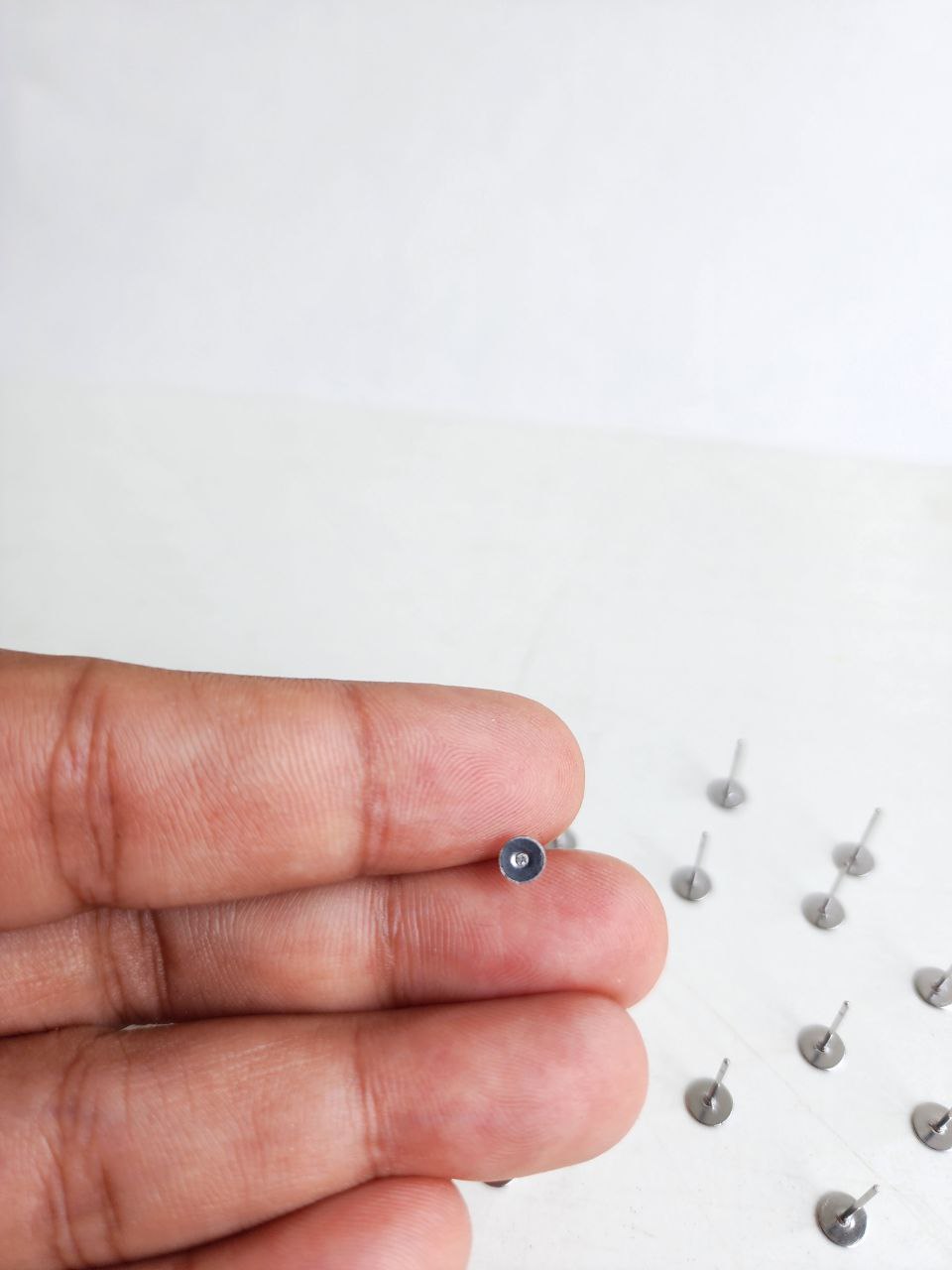 Post hipoalergénico con baño de plata (10 piezas)
