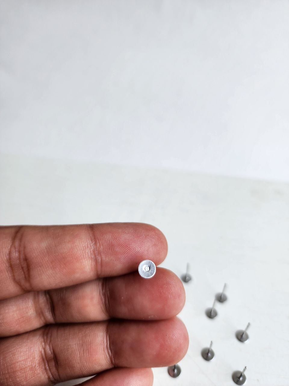 Post hipoalergénico con baño de plata (10 piezas)
